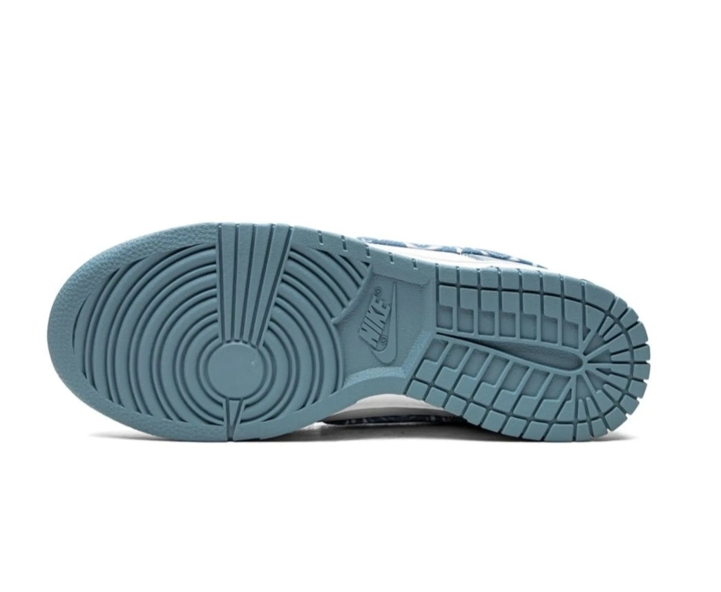 Nike Dunk "Blue Paisly" Sneakers
